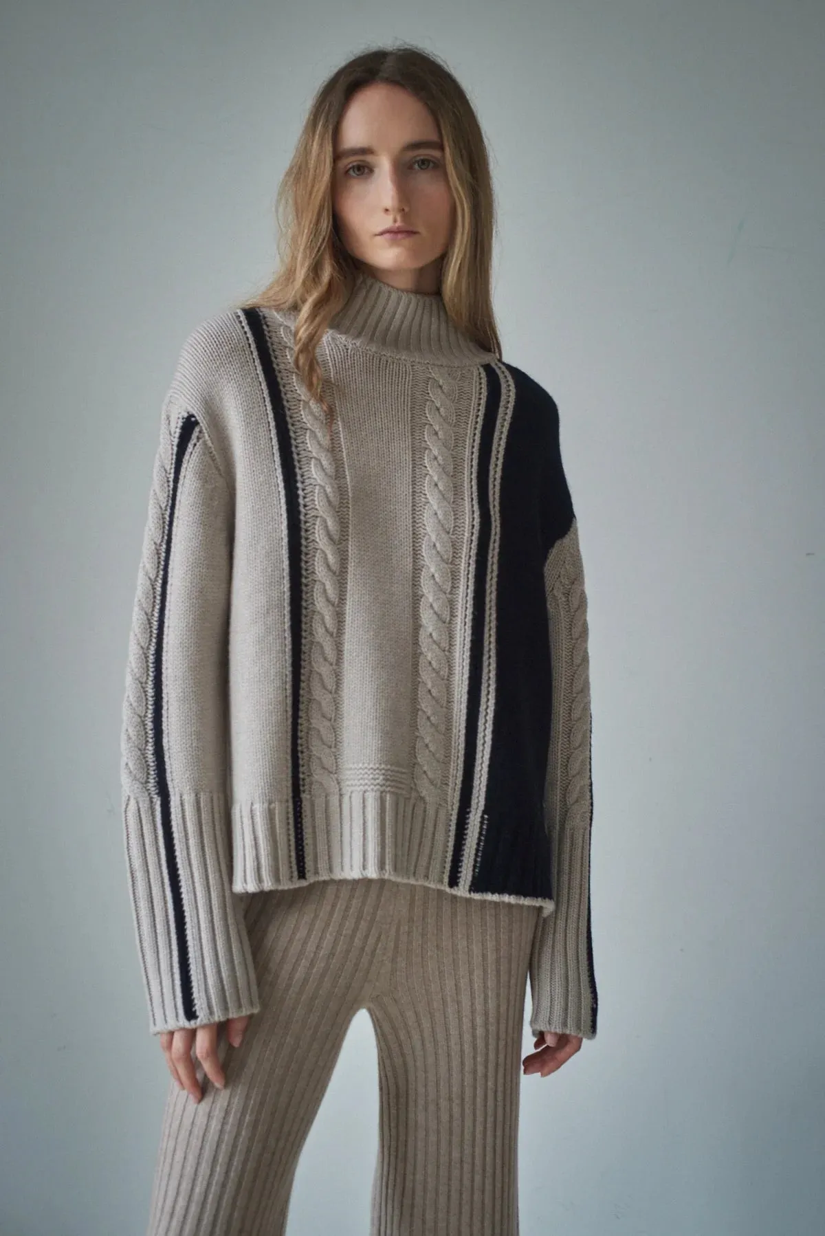 ALEGER No 114 - Cashmere Blend Colour Block Cable Knit - SHELL/BLACK