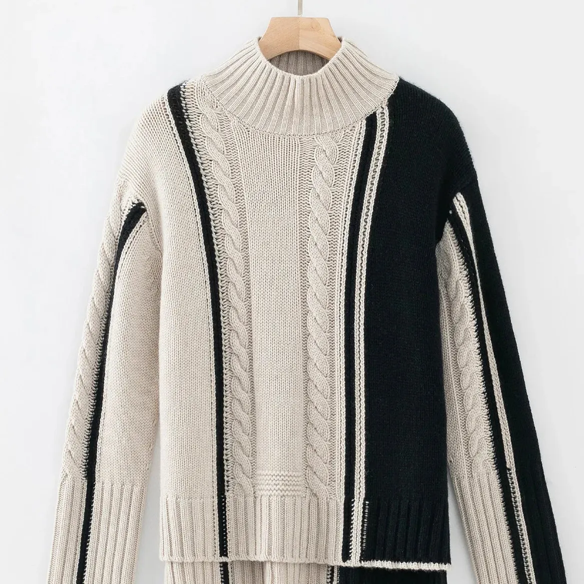 ALEGER No 114 - Cashmere Blend Colour Block Cable Knit - SHELL/BLACK