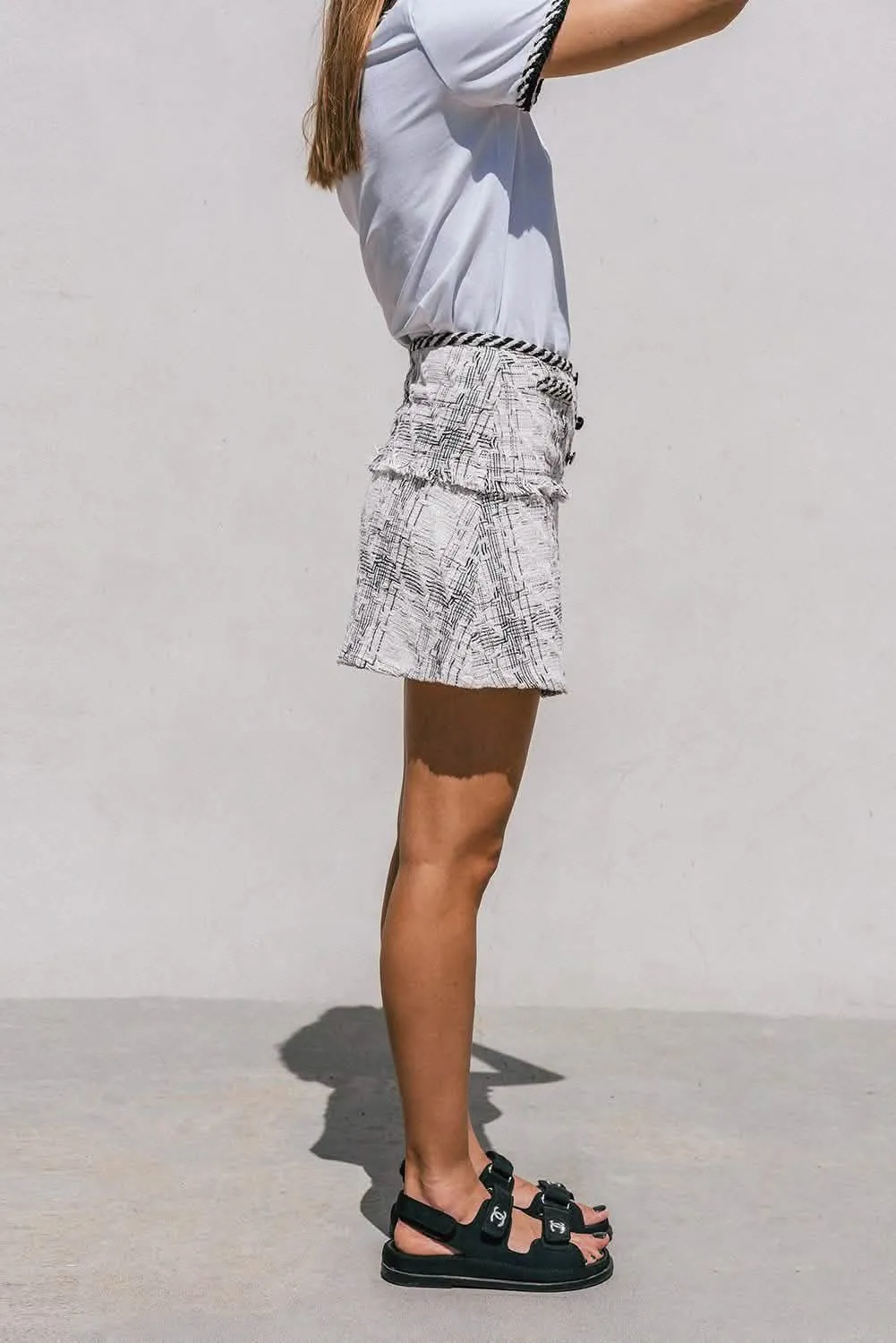 Chic Ambre Tweed Mini Skirt with Stylish Pocket Details