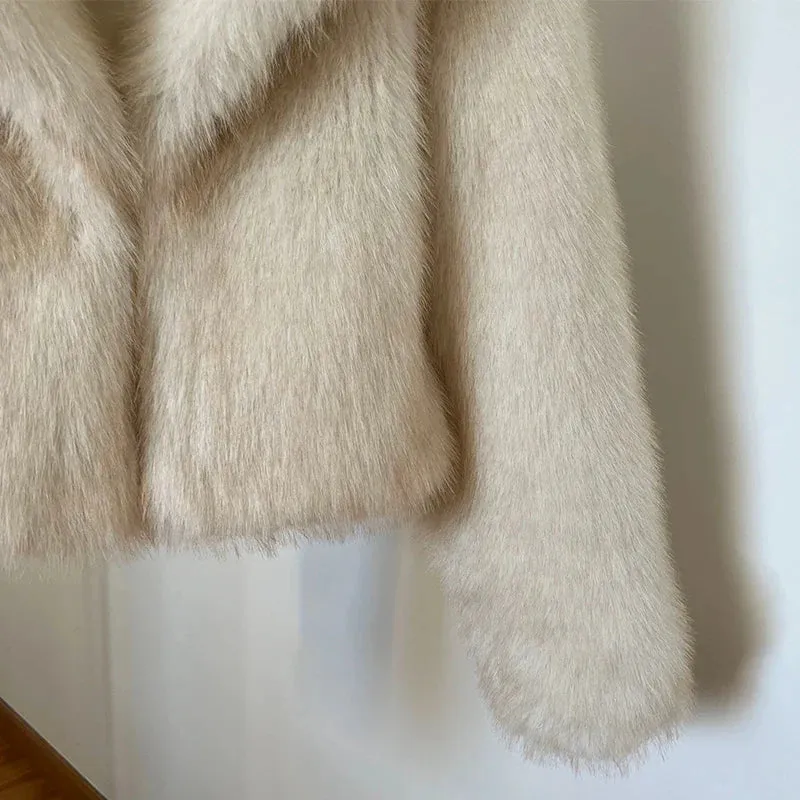 White Turned Collar Charming Faux Fur Crop Coat